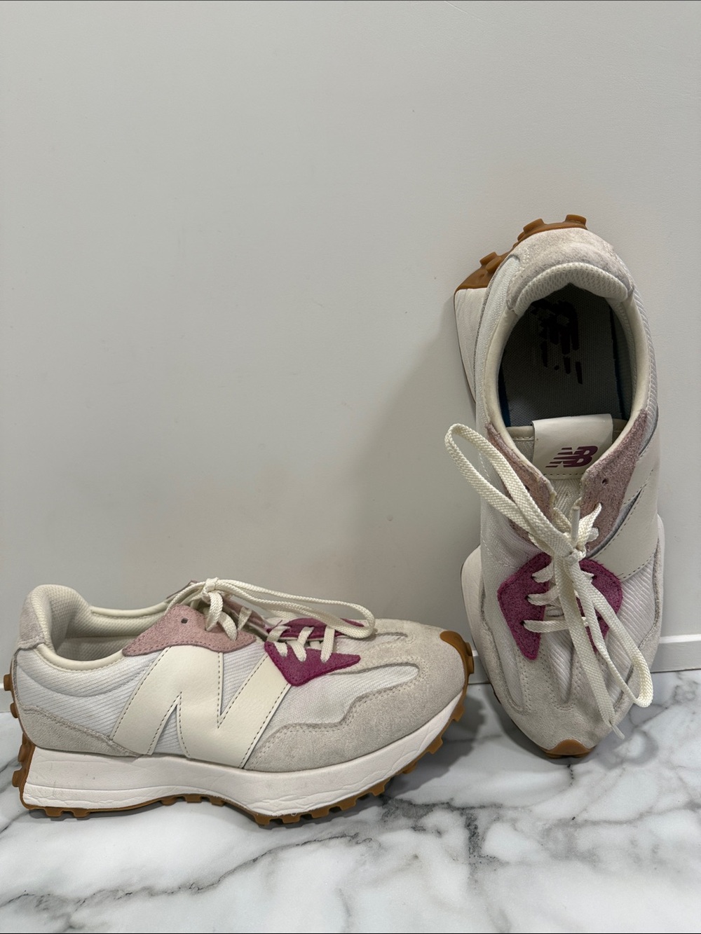 New Balance 327 lifestyle sneakers in a white and pink colorway women’s size 10